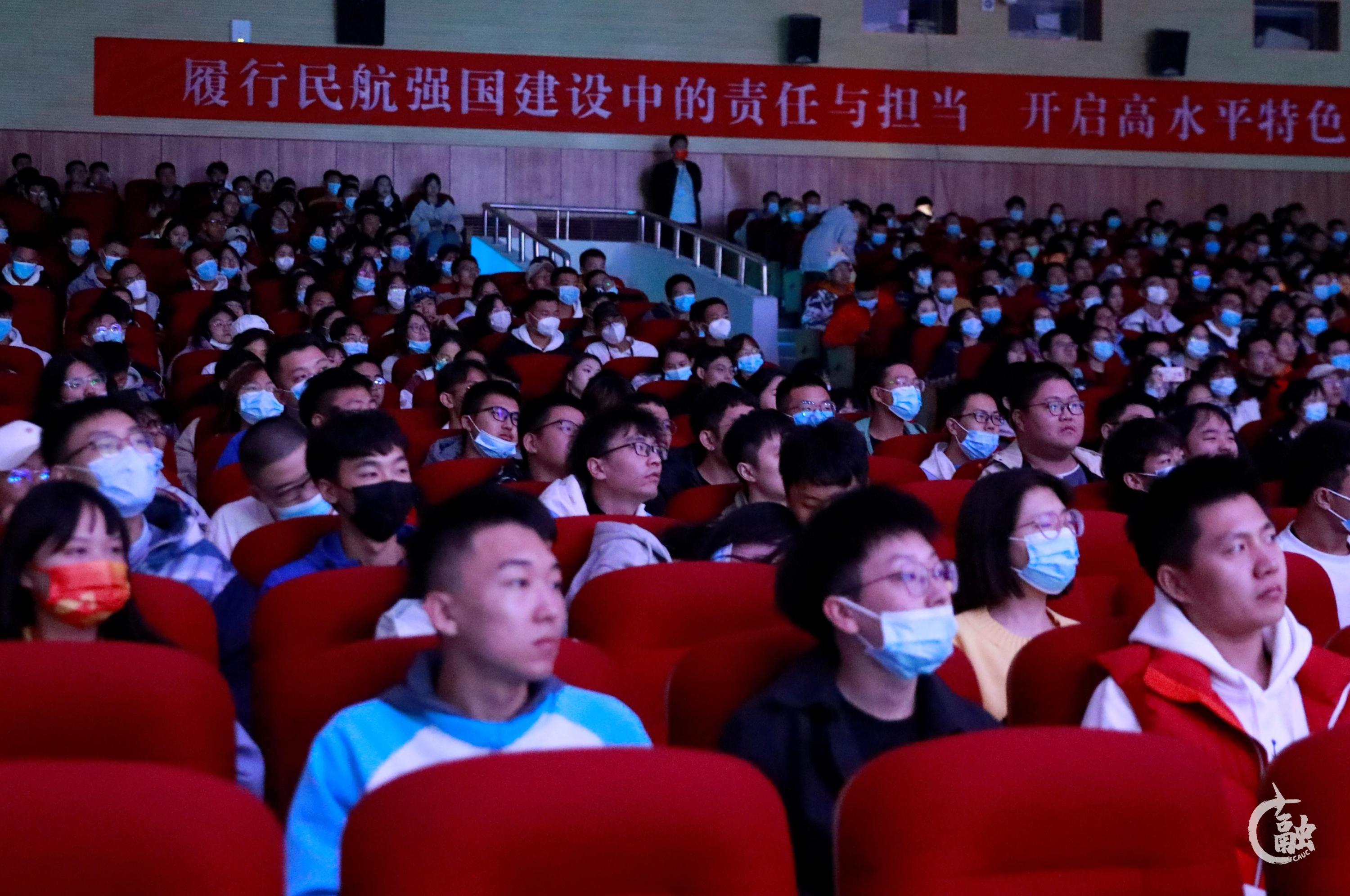 观众 摄影 季维丰.JPG