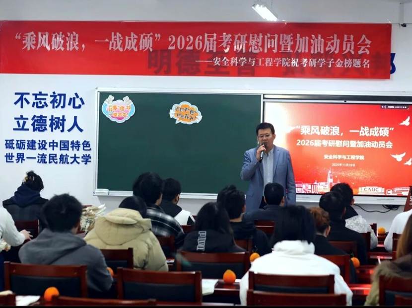 一群人在餐厅里 AI 生成的内容可能不正确。