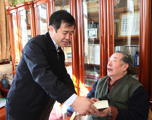 景一宏看望原院长任家智