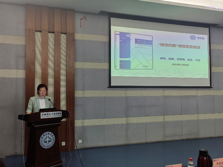 图片包含 建筑, 人们, 女人, 站描述已自动生成