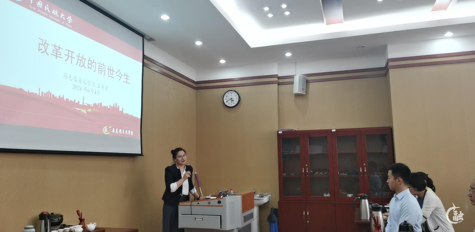 6 教师讲授专题党课.jpg