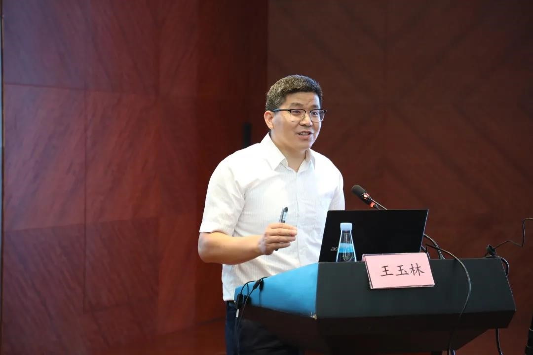 法学院教师王玉林博士应邀为民航华东地区管理局解读贯