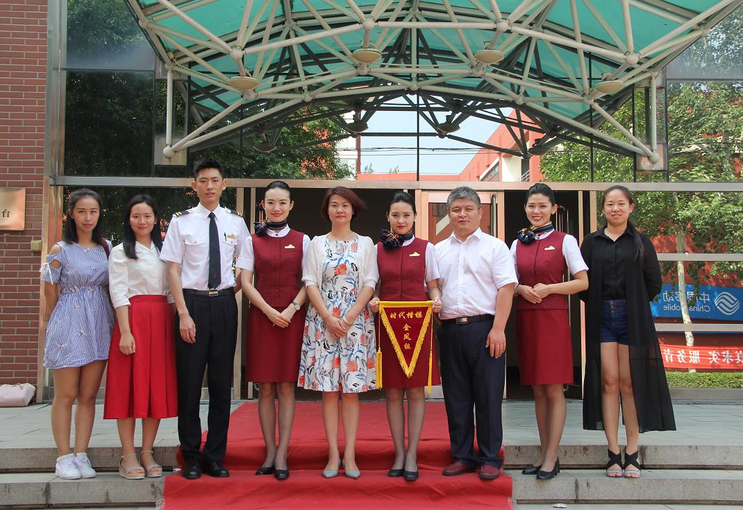 做真情服务民航人——记时代楷模国航金凤组中航大校友报告会-乘务