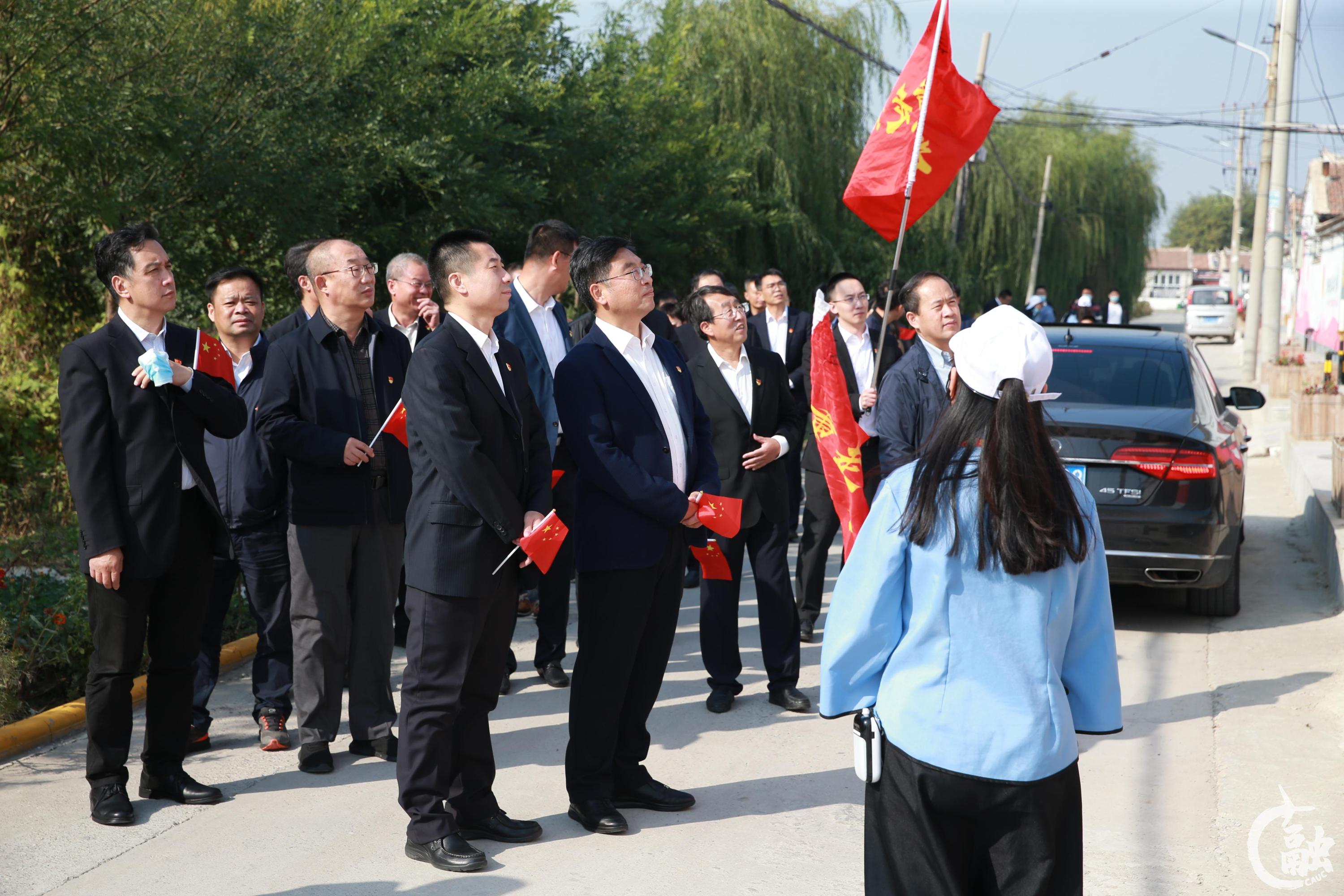 参观讲解 - 副本.JPG