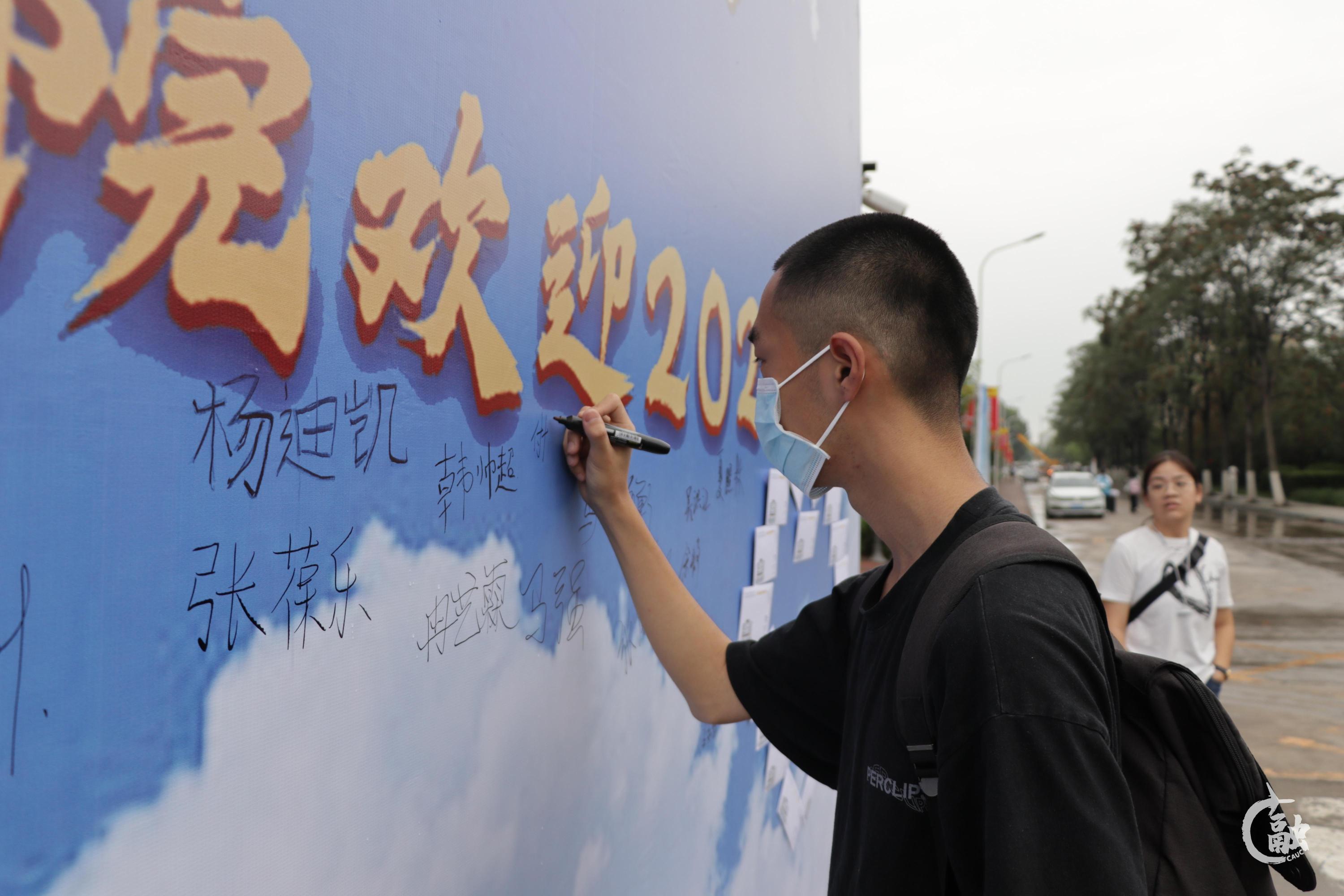 写下愿望 期待美好 卢扬曦.JPG