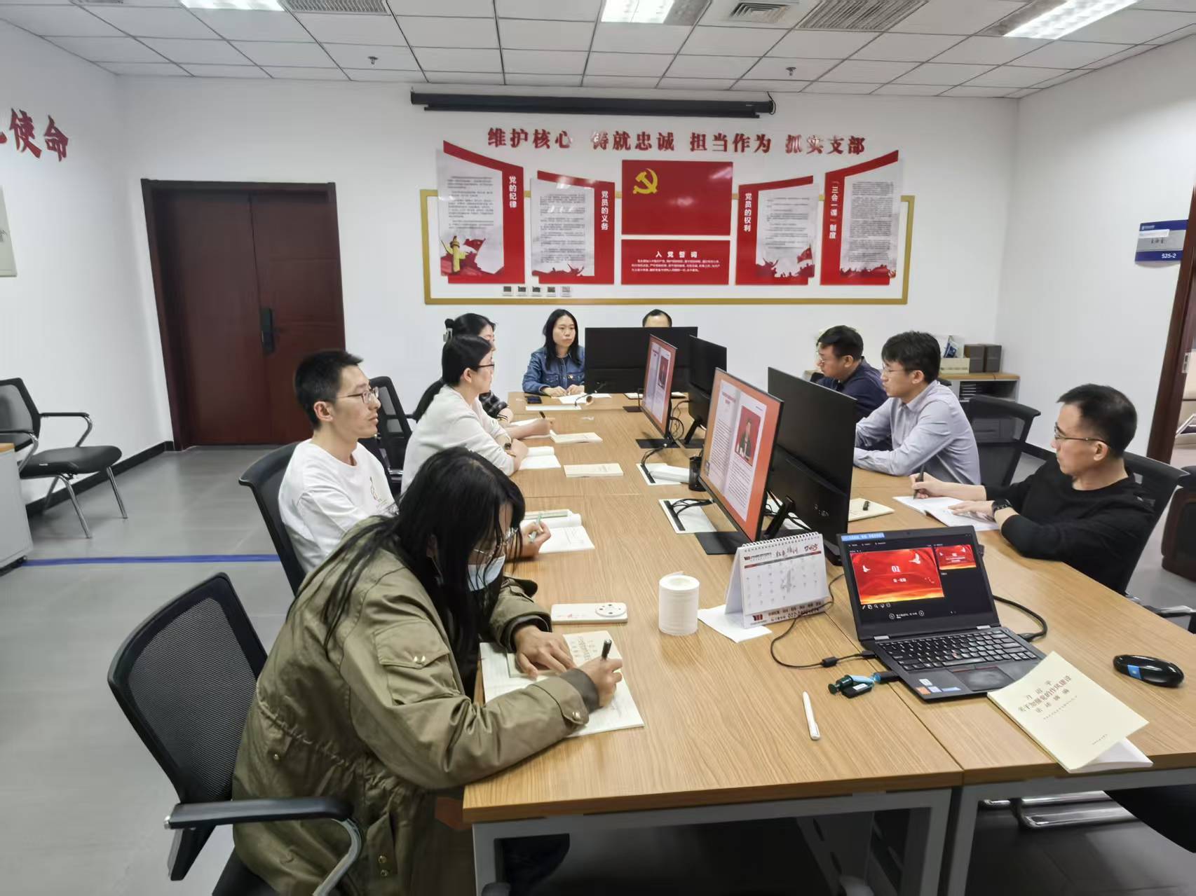 62a77e40b4d90b142b0324dad3ff7a2