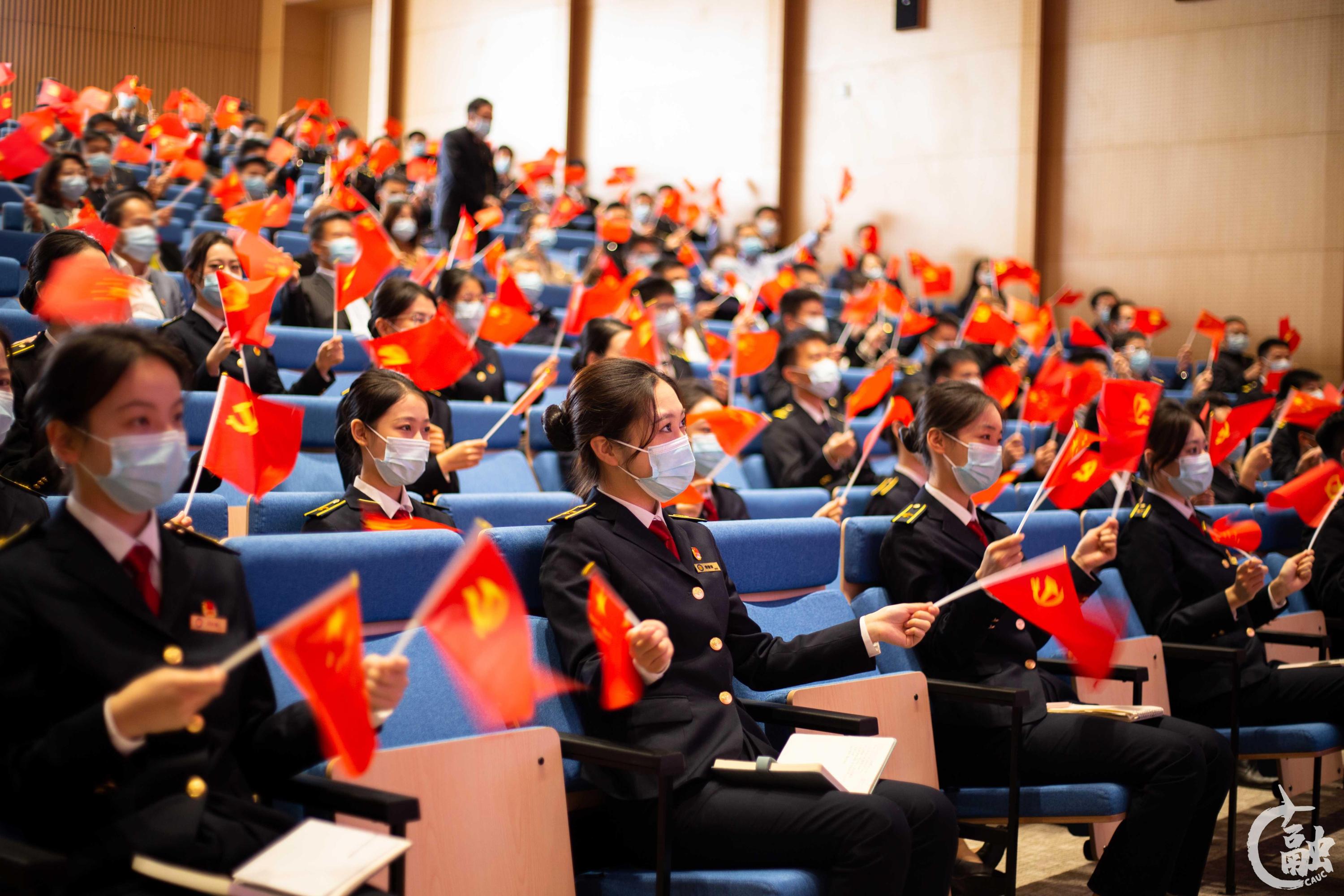 2 宁河校区师生代表在图书馆报告厅观看直播 摄影 马苹翔.jpg