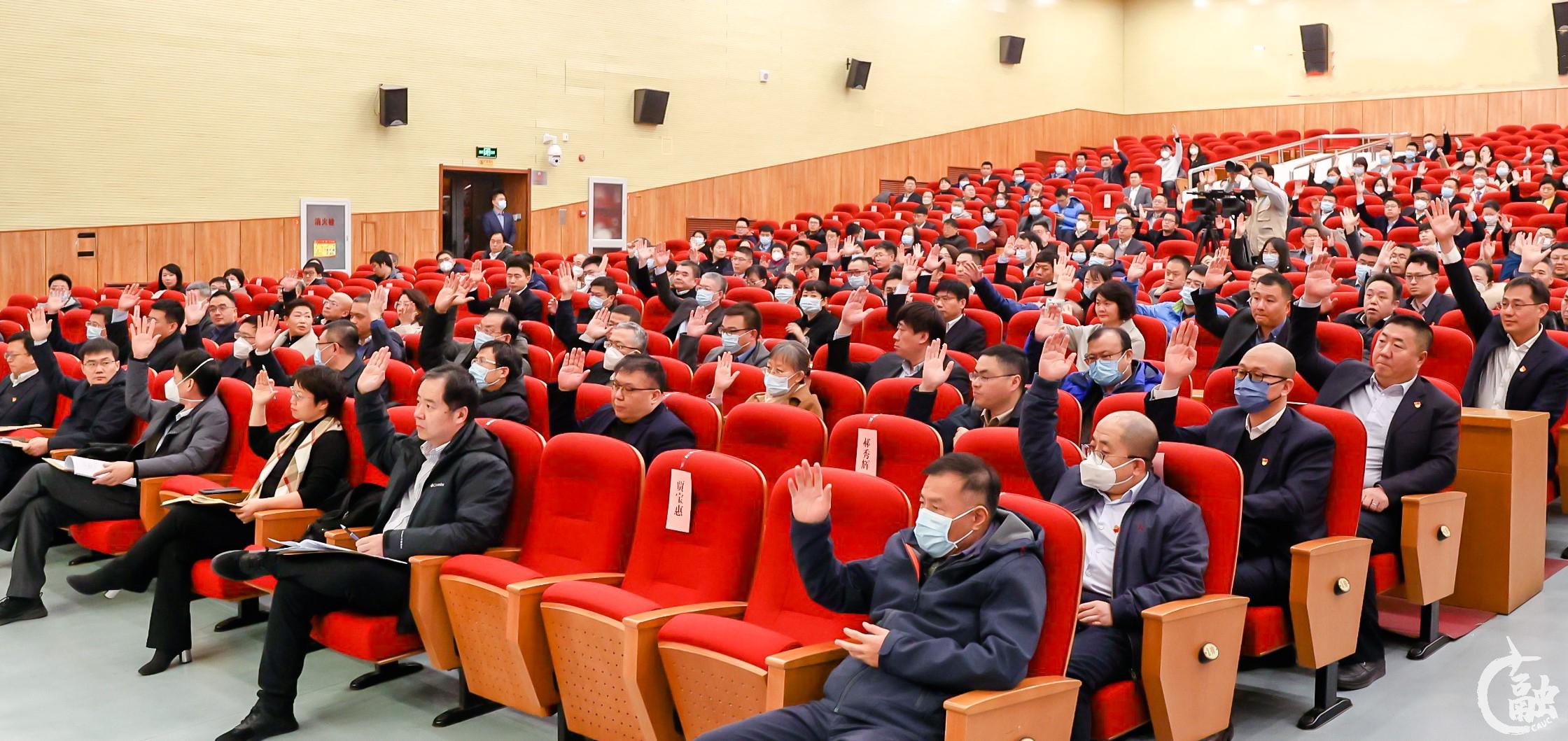 6 教代会代表举手表决_副本.jpg