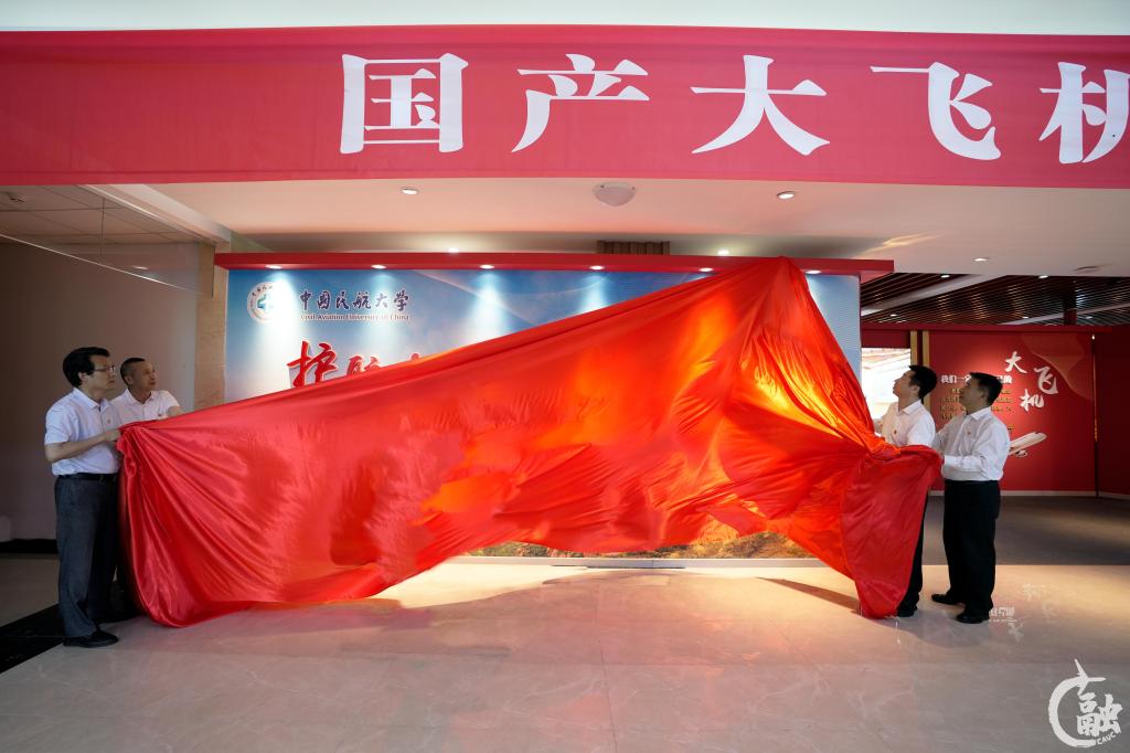 揭幕 摄影 金可凡.jpg