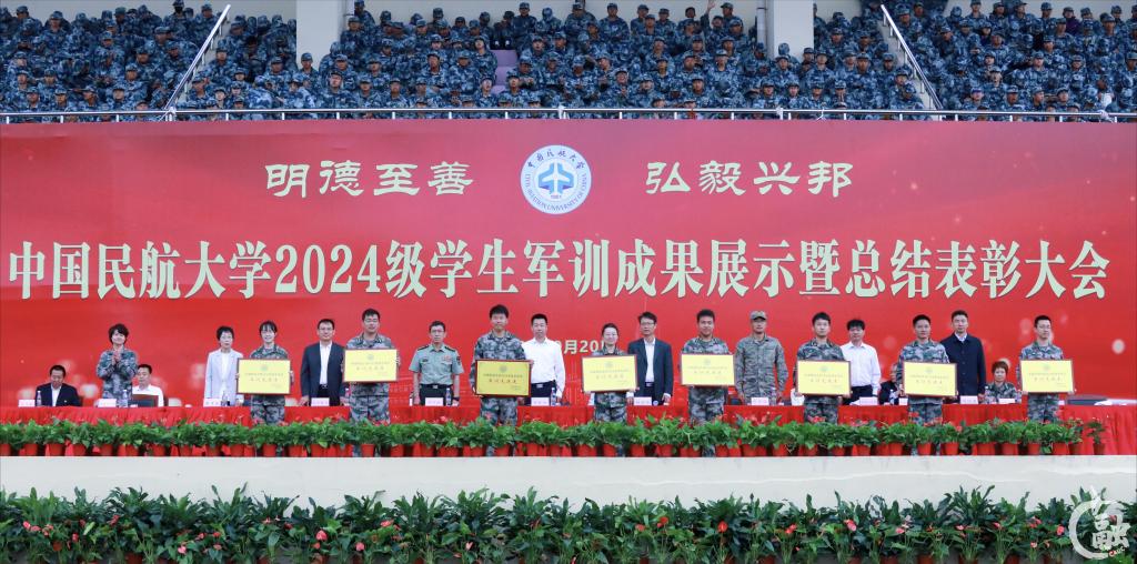 摄影 周晓燕.png