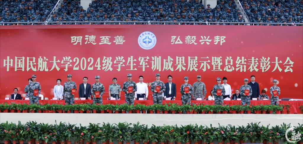 摄影 周晓燕.png