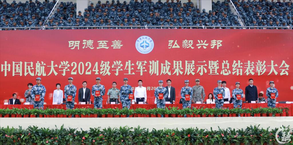 摄影 周晓燕.png