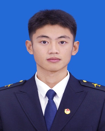 高鹏翔飞行制服照片